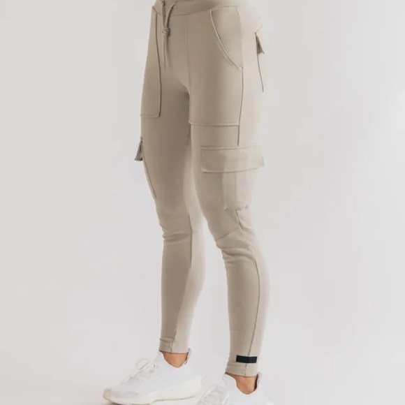 Alphalete Identity Cargo Light Gray Joggers Size Medium - Picture 10 of 11